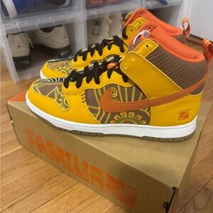 Nike Dunk High Somos Familia size 9.5 worn twice, super clean uppers